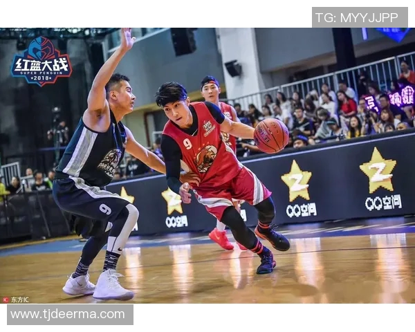 足球巨星挑战灌篮极限精彩时刻引爆全场热血对决